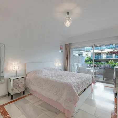 Luxury In With Parking And Pool Appartement