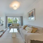 Luxury In With Parking And Pool Apartment