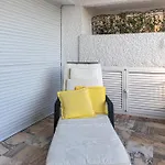 Luxury In With Parking And Pool Apartment *