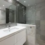 Luxury In With Parking And Pool Apartment