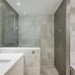 Luxury In With Parking And Pool Apartment *