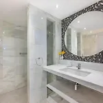 Apartment Luxury In With Parking And Pool *