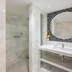 Luxury In With Parking And Pool