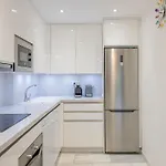 Apartment Luxury In With Parking And Pool *