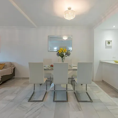 Luxury In With Parking And Pool * Μαρμπέλλα