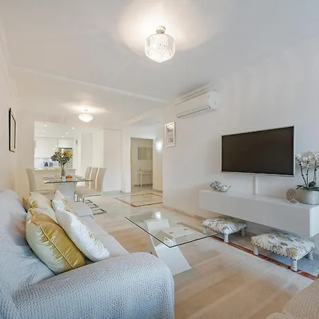 Luxury In With Parking And Pool Μαρμπέλλα