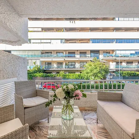 Apartment Luxury In With Parking And Pool *