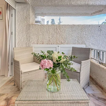 Luxury In With Parking And Pool Μαρμπέλλα