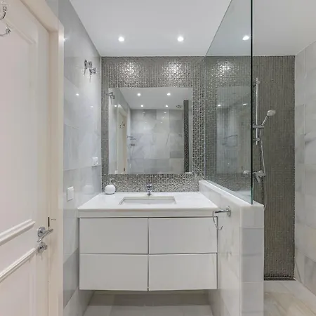 Luxury In With Parking And Pool * Μαρμπέλλα