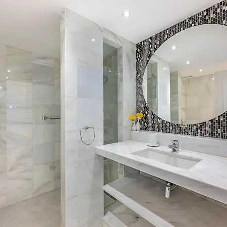 Apartament Luxury In With Parking And Pool *