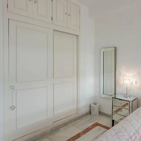 Apartment Luxury In With Parking And Pool *