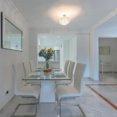 Luxury In With Parking And Pool * Μαρμπέλλα