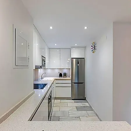 Luxury In With Parking And Pool Apartment *