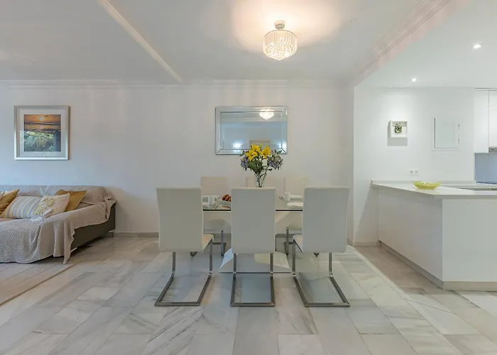 Luxury In With Parking And Pool * ماربيا