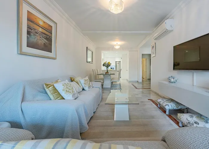 Luxury In With Parking And Pool *