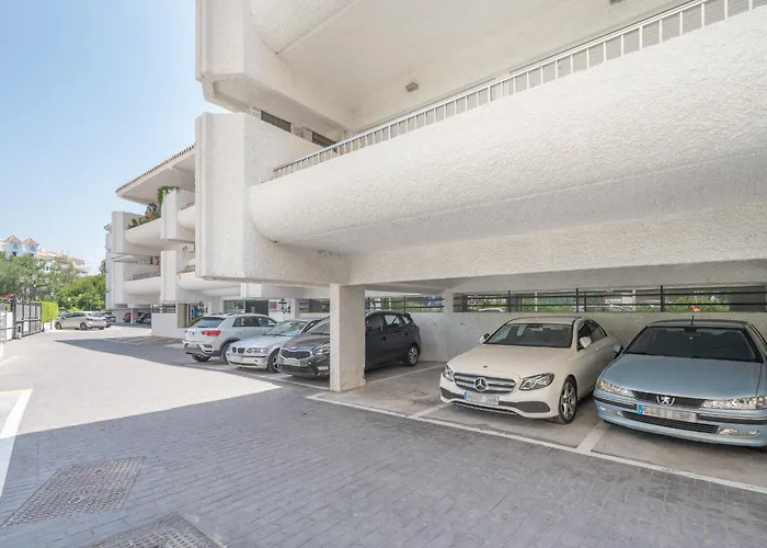 Luxury In With Parking And Pool * Марбелья