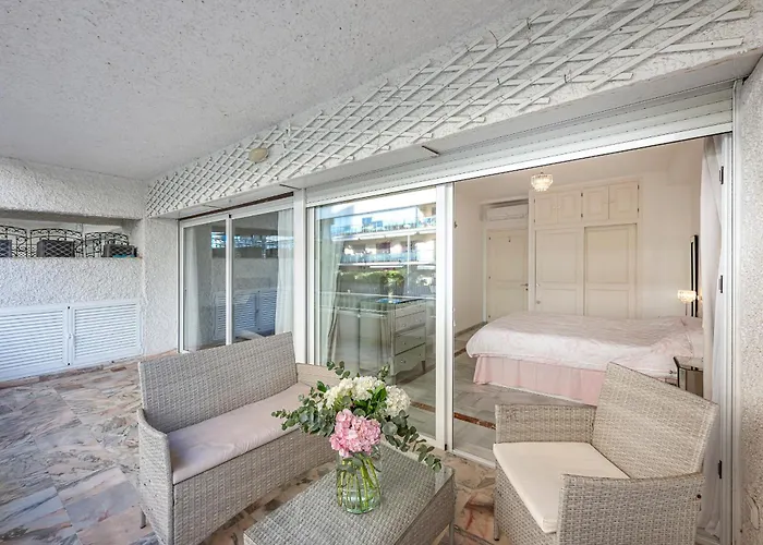 Апартаменты Luxury In With Parking And Pool