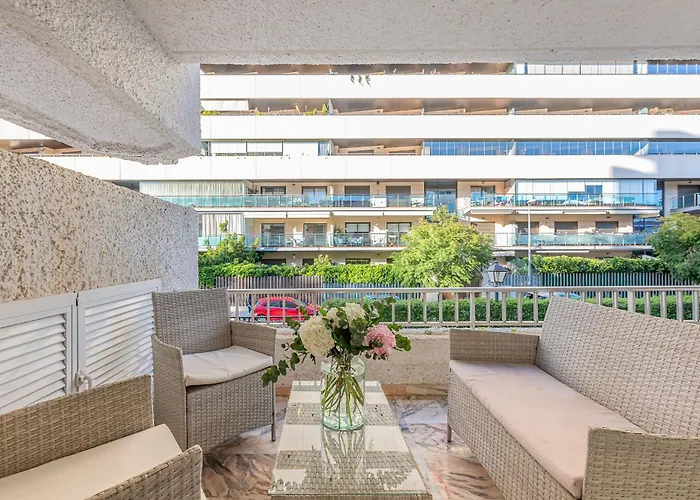 Апартаменты Luxury In With Parking And Pool *