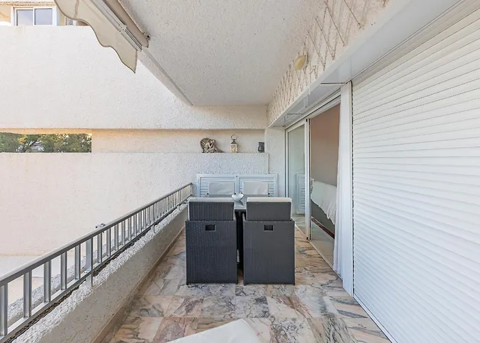 Апартаменты Luxury In With Parking And Pool