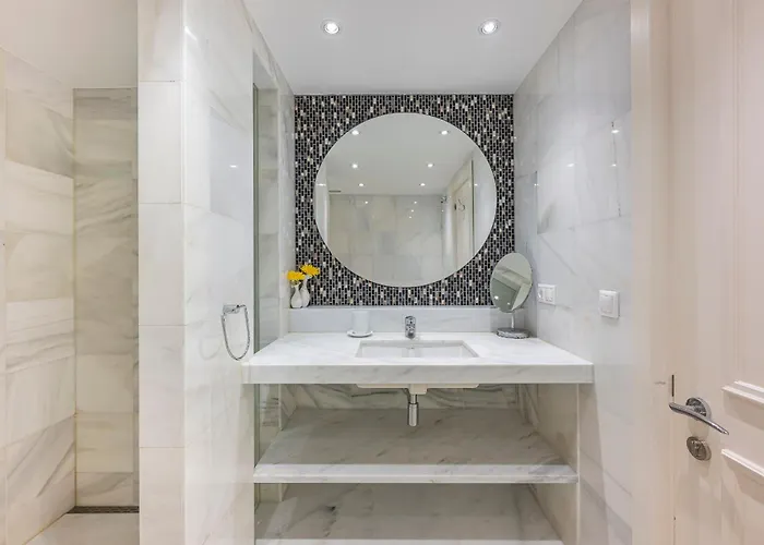 Luxury In With Parking And Pool شقة ماربيا