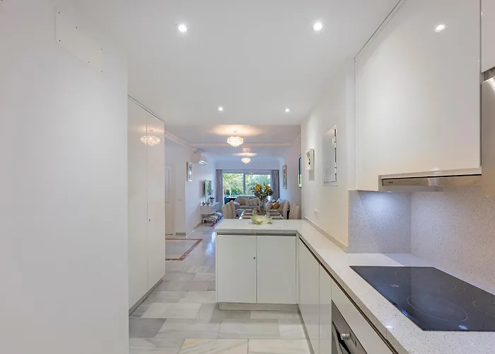 Luxury In With Parking And Pool ماربيا