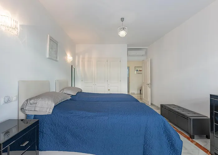 Апартаменты Luxury In With Parking And Pool