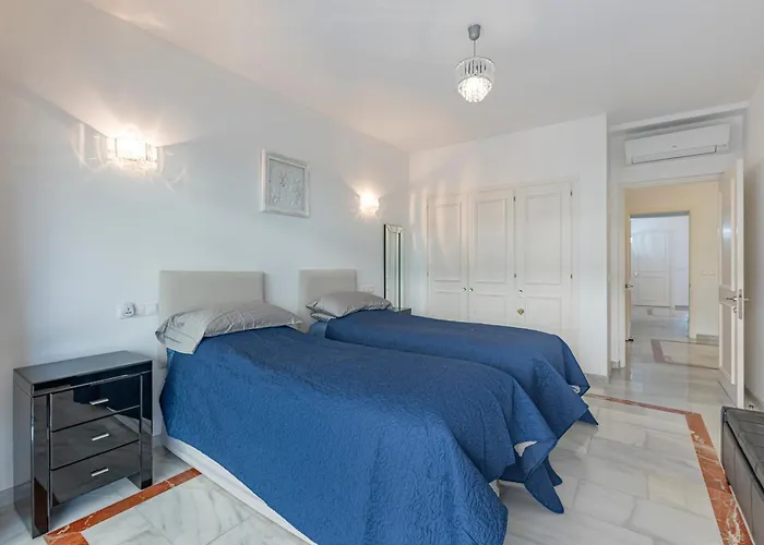 Luxury In With Parking And Pool * Марбелья