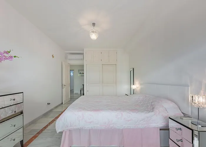 Luxury In With Parking And Pool شقة ماربيا